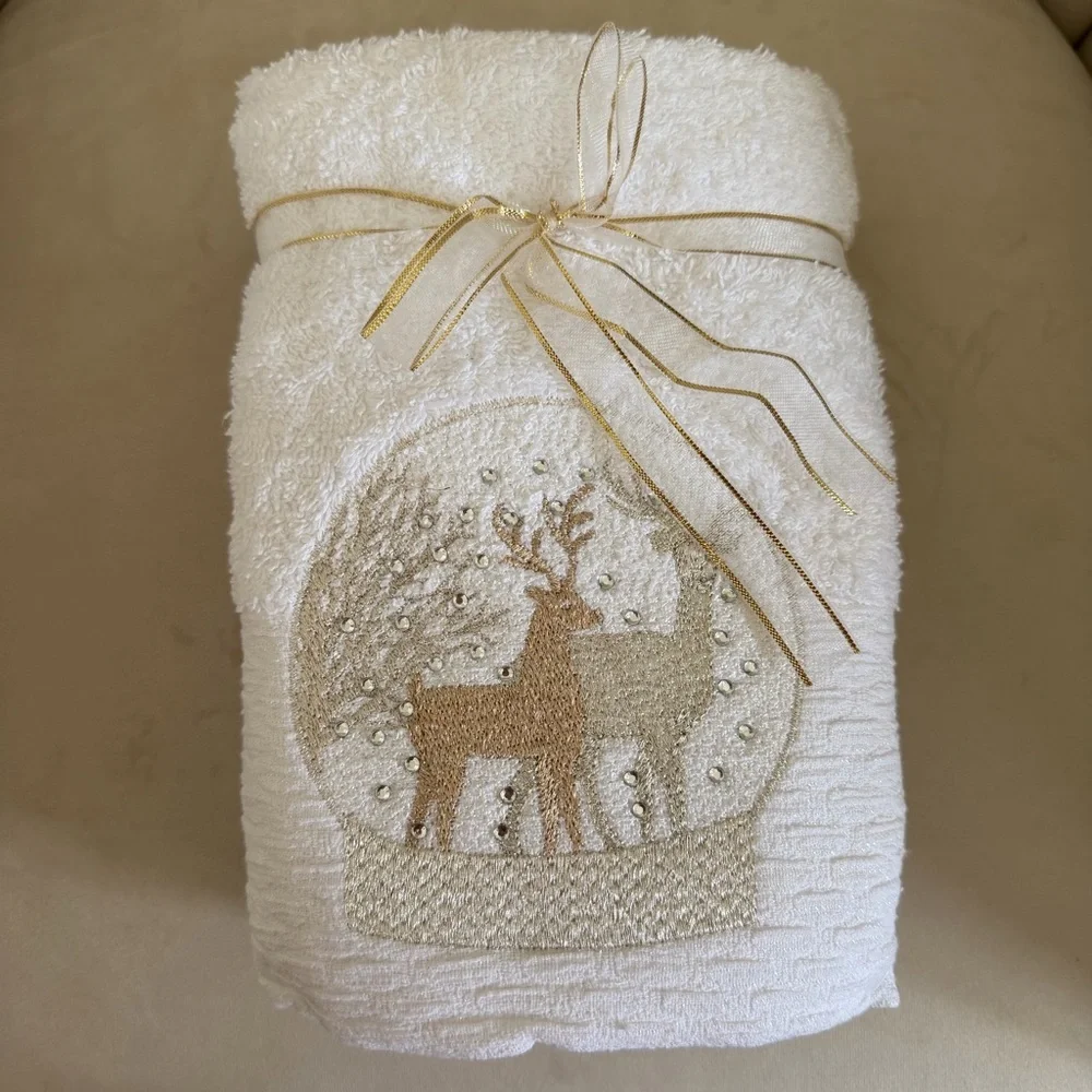 NWOT Set Of 2 White Gold Embroidered Hand Towel Deer Design Home Bath Decor Soft